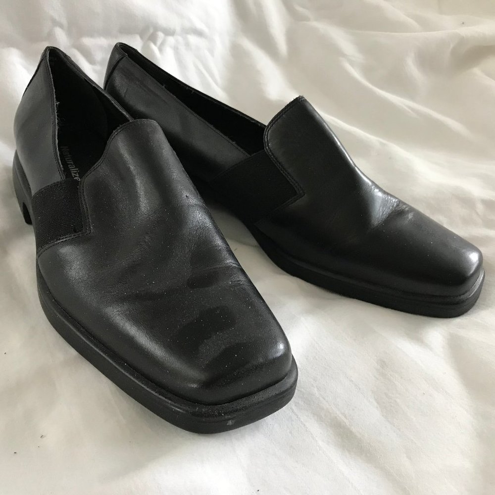 Black Leather Naturalizer Sz 8.5M, lightly worn